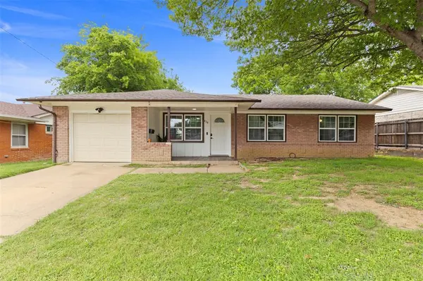 434 W Phillips Court, Grand Prairie, TX 75051