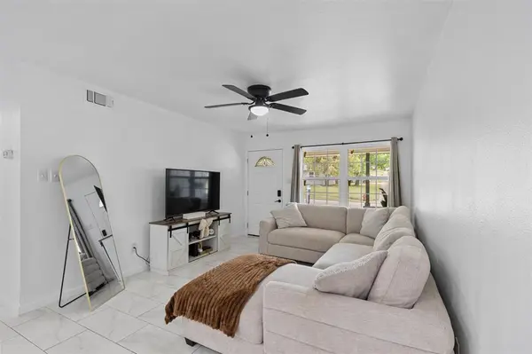 434 W Phillips Court, Grand Prairie, TX 75051