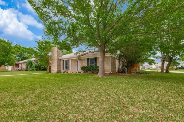 1041 S Riverside Drive, Grapevine, TX 76051