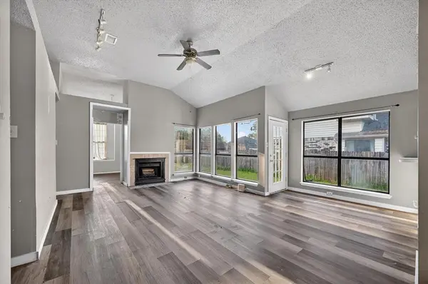 6217 Fairlane Drive, Arlington, TX 76001