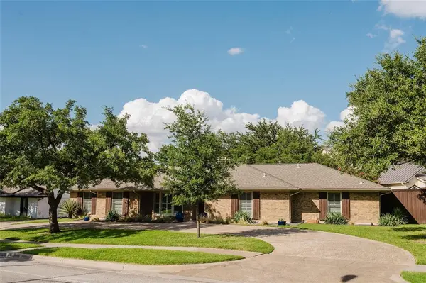3257 Brookhaven Club Drive, Farmers Branch, TX 75234
