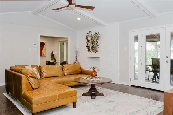 3257 Brookhaven Club Drive, Farmers Branch, TX 75234