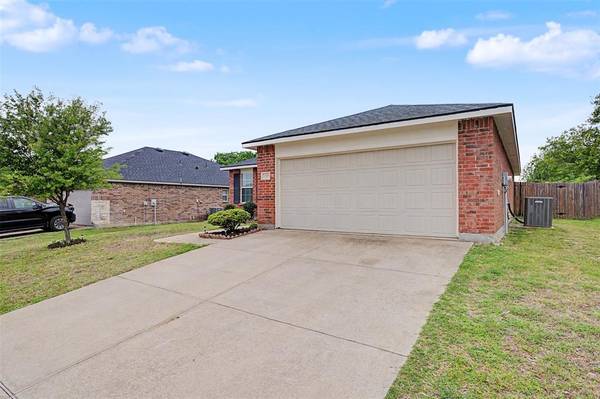1269 Wysteria Lane, Burleson, TX 76028