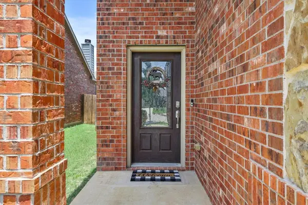 8805 Deadwood Lane, Aubrey, TX 76227