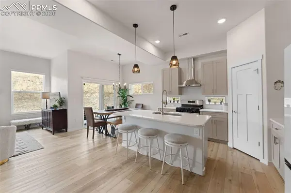 5826 Villa Lorenzo DR, Colorado Springs, CO 80919