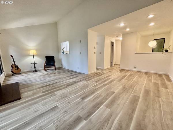 213 TRAILSIDE LOOP, Eugene, OR 97405