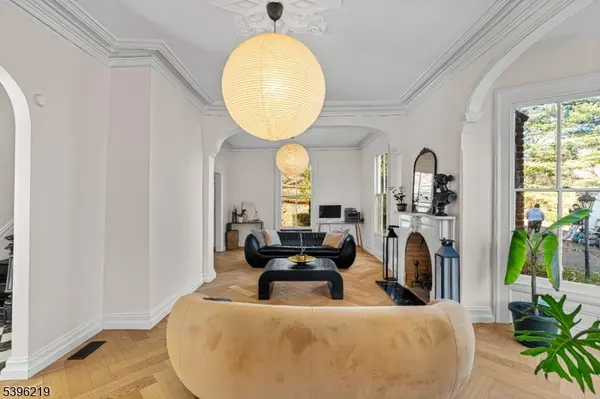 1370 Johnston Dr, Watchung Boro, NJ 07069