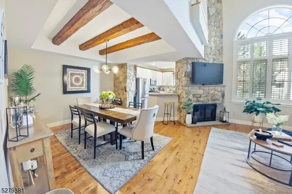 78 Kent Dr, Roseland Boro, NJ 07068