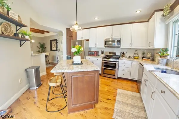 78 Kent Dr, Roseland Boro, NJ 07068