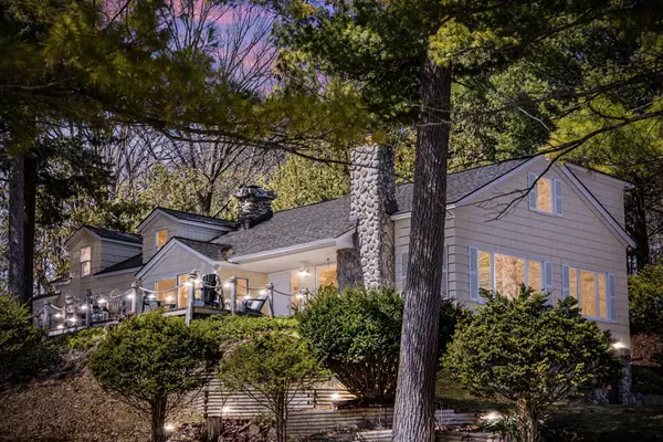 7787 East Shore RD, Peninsula Twp, MI 49686