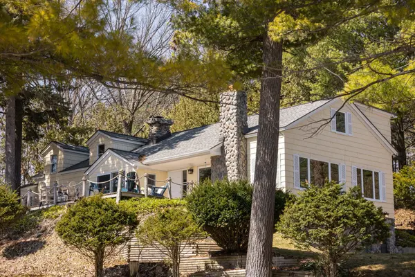 7787 East Shore RD, Peninsula Twp, MI 49686