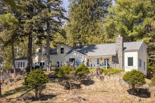 7787 East Shore RD, Peninsula Twp, MI 49686