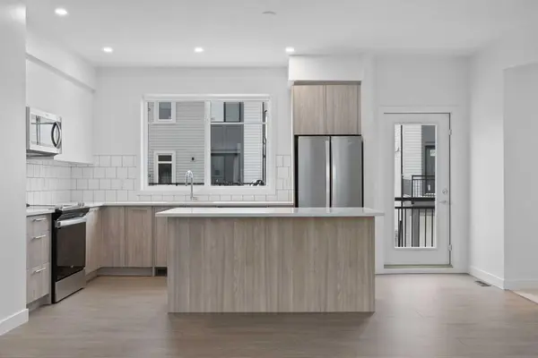 857 Belmont DR SW ##210, Calgary, AB T2X 4P2