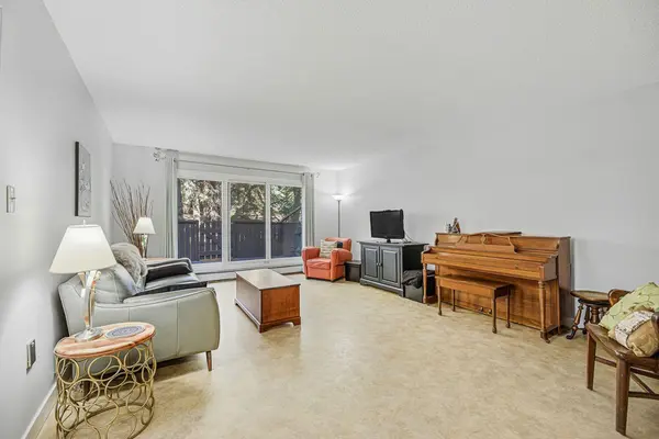 3130 66 AVE SW #830, Calgary, AB T3E 5K8