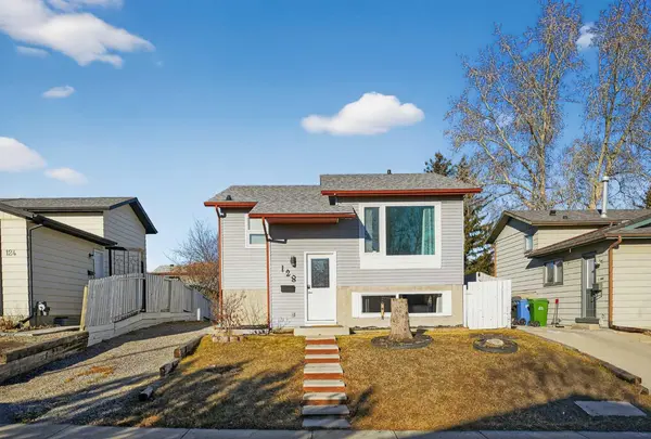 128 Bernard Close NW, Calgary, AB T3K 2H3