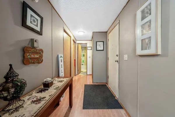 131 Heritage DR, Okotoks, AB T1S 1M4