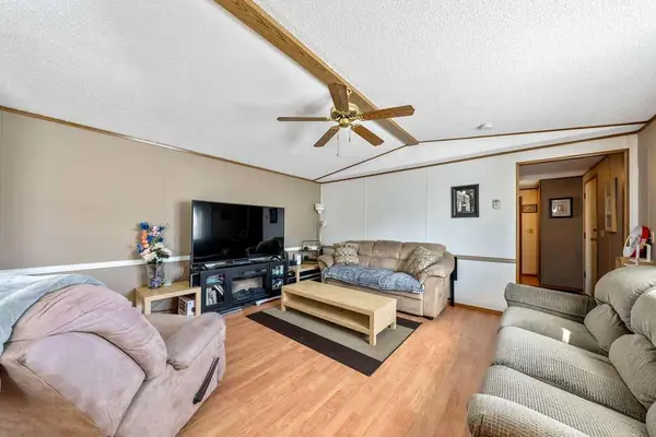 131 Heritage DR, Okotoks, AB T1S 1M4