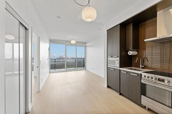 120 Bayview AVE #N814, Toronto C08, ON M5A 0G4