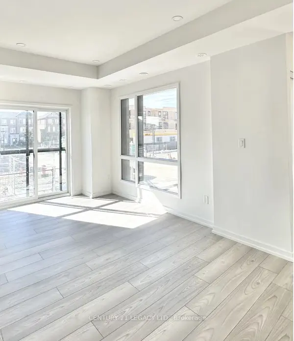 26 Lytham Green CIR #16, Newmarket, ON L3Y 0H5