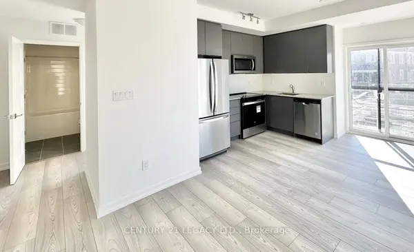 26 Lytham Green CIR #16, Newmarket, ON L3Y 0H5