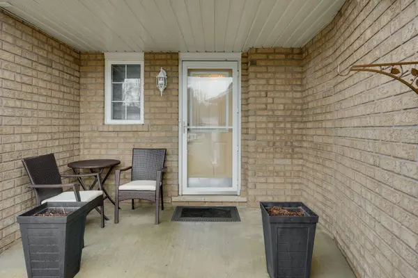 22 Sunset PL, Barrie, ON L4N 0T7