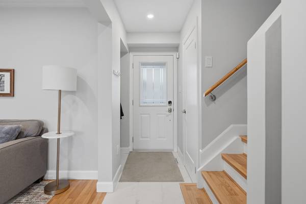 22 Sunset PL, Barrie, ON L4N 0T7