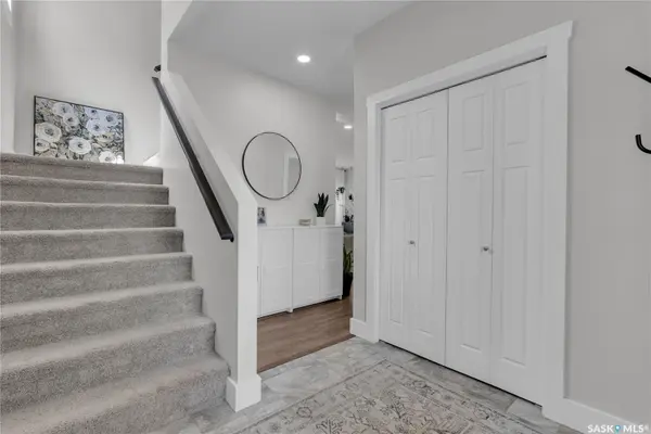 1235 Pringle WAY, Saskatoon, SK S7T 0V4