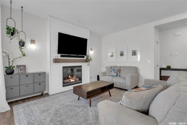 1235 Pringle WAY, Saskatoon, SK S7T 0V4