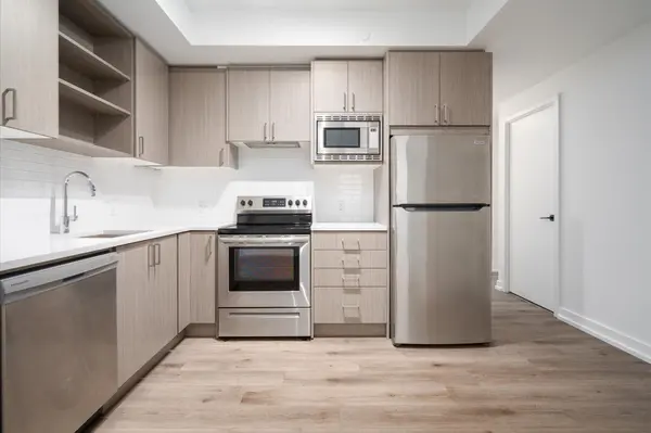 60 George Butchart DR #621, Toronto W05, ON M3K 0E1