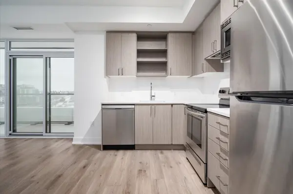 60 George Butchart DR #621, Toronto W05, ON M3K 0E1