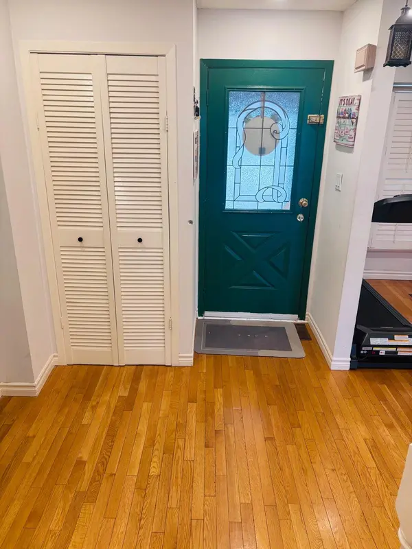 3082 Cantelon CRES #Main, Mississauga, ON L5N 3J8