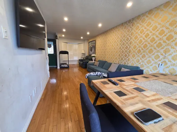 3082 Cantelon CRES #Main, Mississauga, ON L5N 3J8