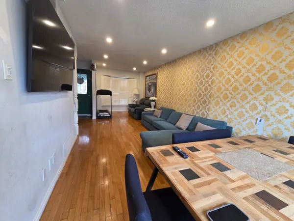 3082 Cantelon CRES #Main, Mississauga, ON L5N 3J8