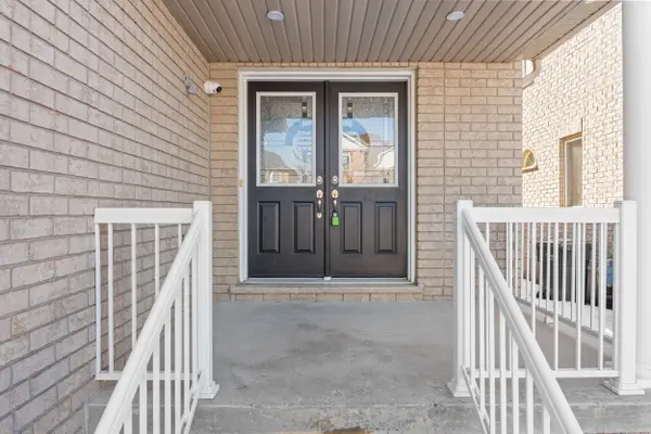 16 Newark WAY #Main/Upper, Brampton, ON L7A 2V1