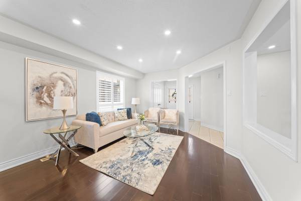 16 Newark WAY #Main/Upper, Brampton, ON L7A 2V1