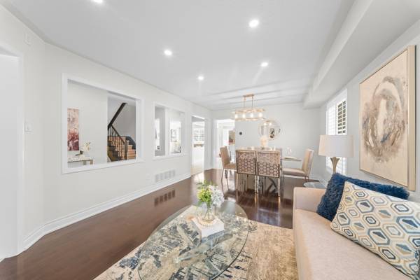 16 Newark WAY #Main/Upper, Brampton, ON L7A 2V1