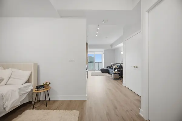 430 Square One DR #4905, Mississauga, ON L5B 0L6