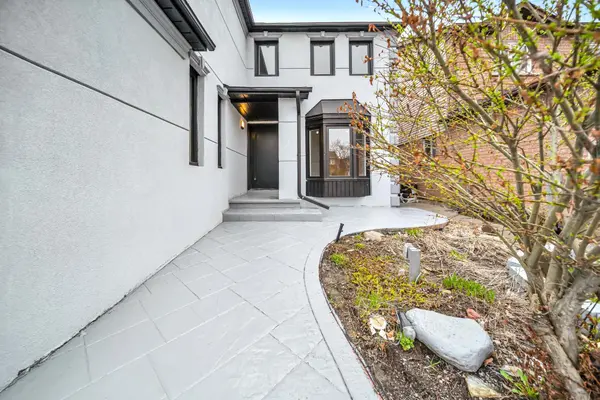 6062 Prairie CIR, Mississauga, ON L5N 5C5