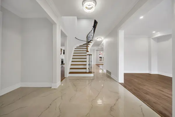 6062 Prairie CIR, Mississauga, ON L5N 5C5