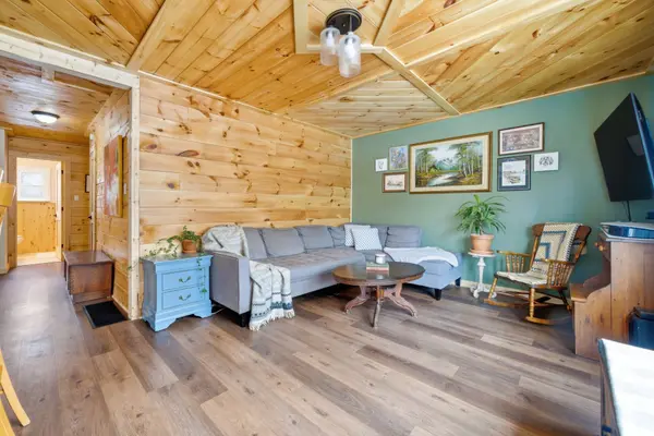 2 Duncan ST, Prince Edward County, ON K0K 1T0