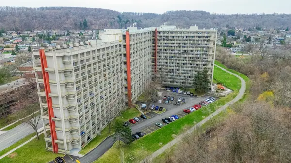 350 Quigley RD #811, Hamilton, ON L8K 5N2