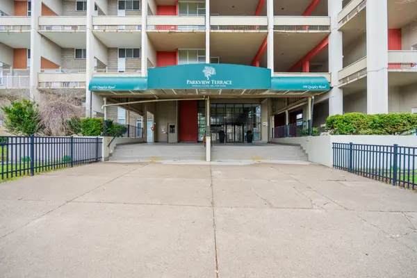 350 Quigley RD #811, Hamilton, ON L8K 5N2