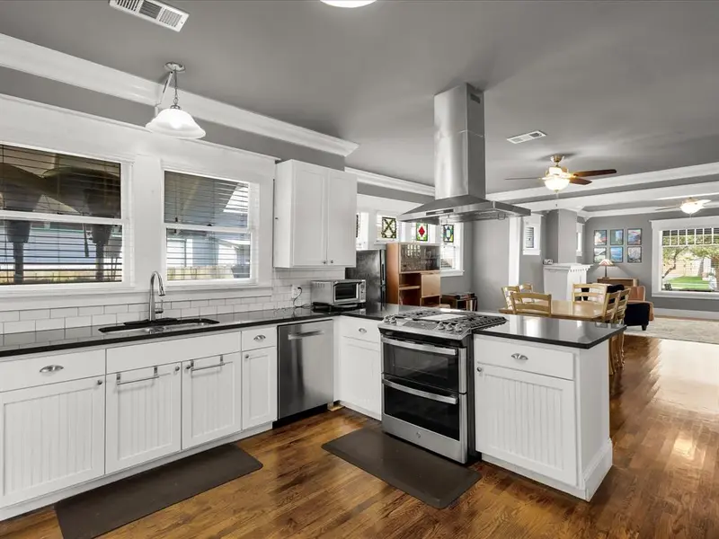 1942 Fairmount Avenue, Fort Worth, TX 76110