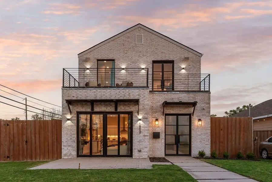 1802 Pueblo Street, Dallas, TX 75212