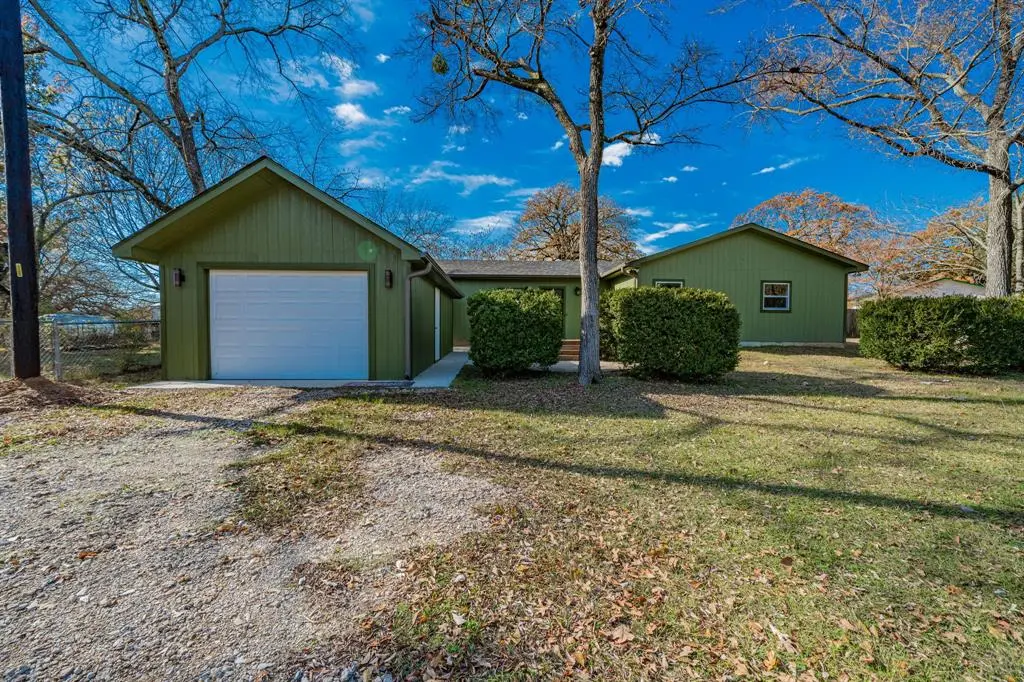 304 Pine Street, Seven Points, TX 75143