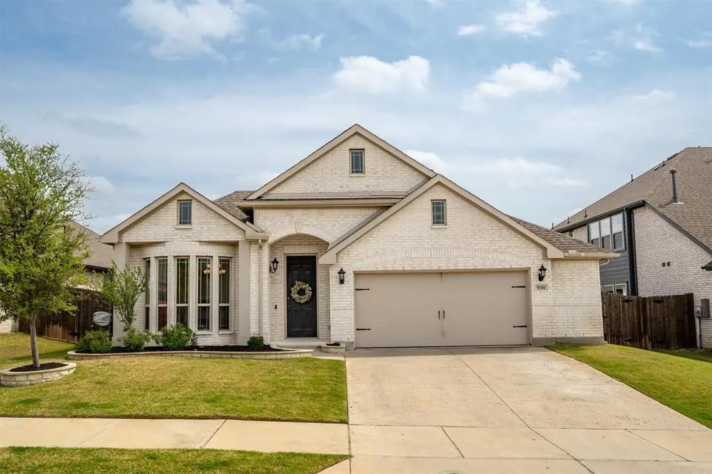 9201 Amistad Lane, Denton, TX 76226