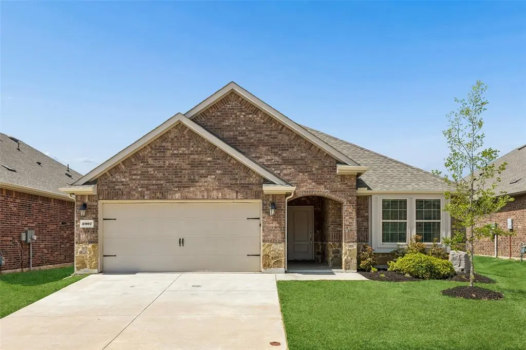 2907 Brady Starr Drive, Aubrey, TX 76227