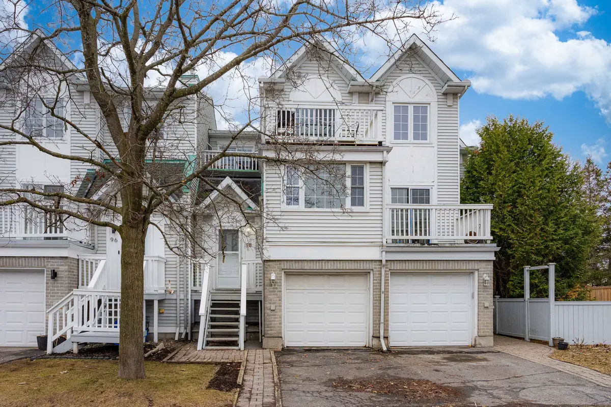 98 Castlegreen Private, Hunt Club - South Keys And Area, ON K1T 3N3