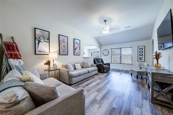 3003 Watercrest Drive, Sanger, TX 76266