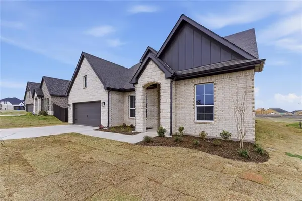428 Guadeloupe Lane, Springtown, TX 76082